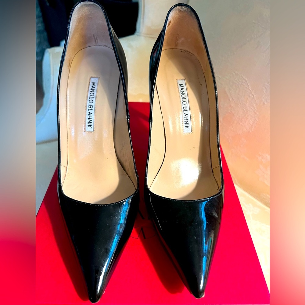 Sexy , classic , black patent leather pumps 4 1/2 inch heel.